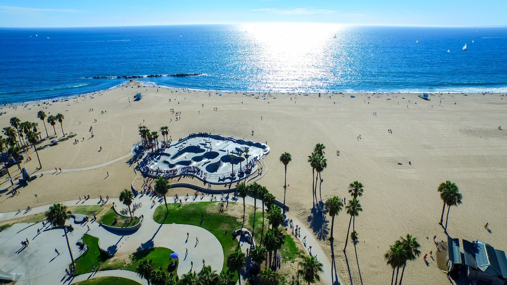 Kids fun places in Los Angeles for free: Venice Beach Boardwalk, LA