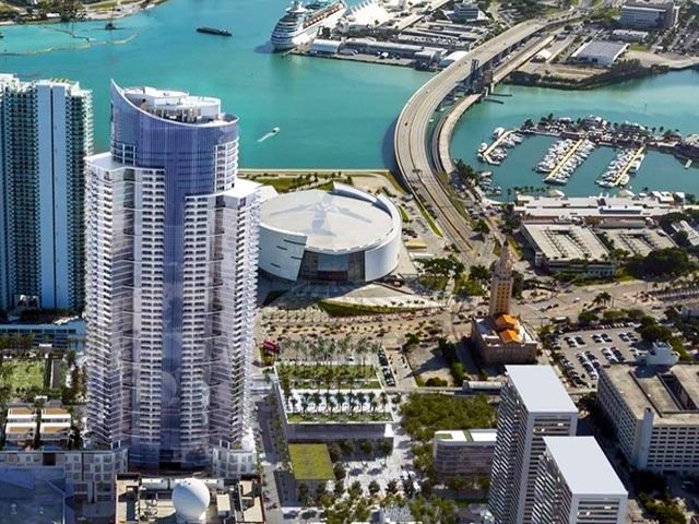 Paramount Miami Worldcentre in Miami Skyline : Miami travel and tours