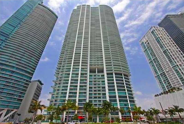 900 Biscayne Bay in Miami Skyline : Miami travel and tours
