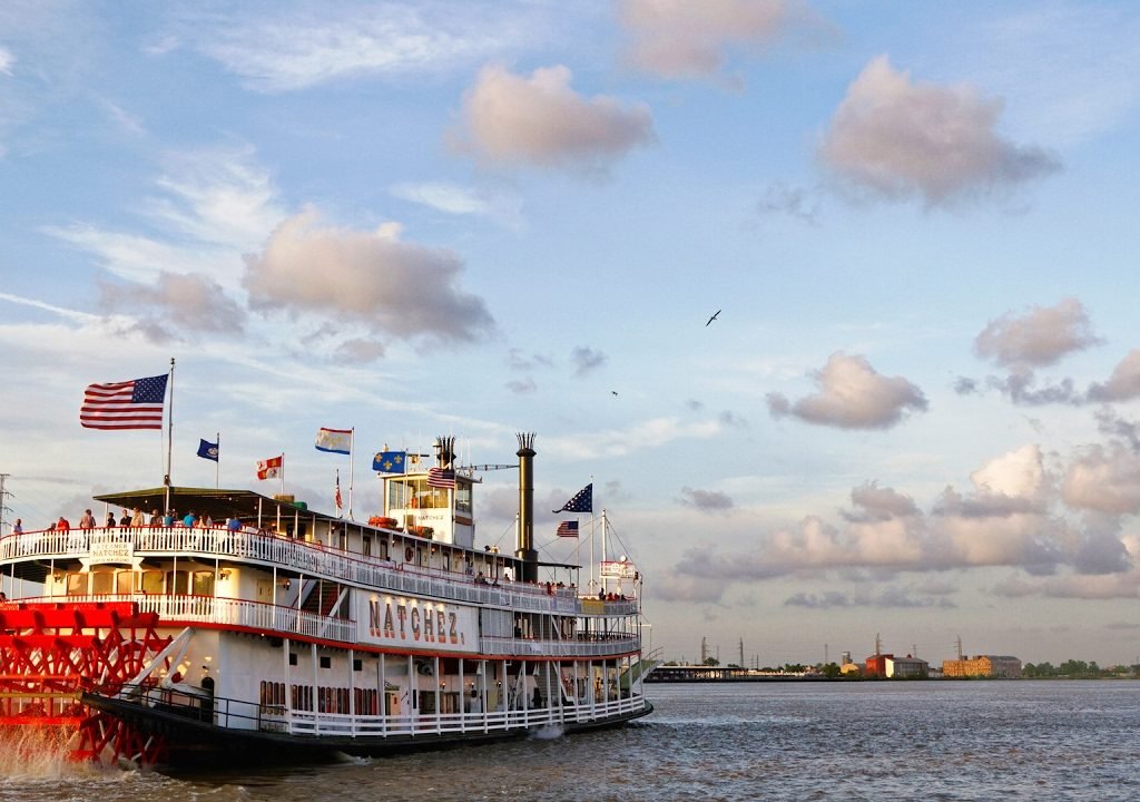 New Orleans’ good places to go on vacation : Steamboat Natchez