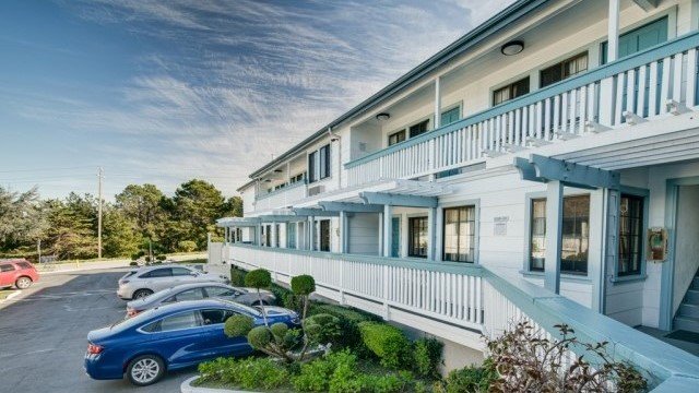 Budget hotels in Monterey Bay in California- Arbor Inn Monterey- $56
