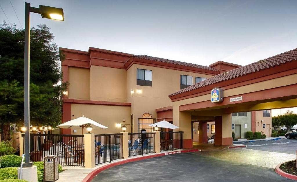 Hotels in Fresno CA - Best Western PLUS Fresno Inn ($131)