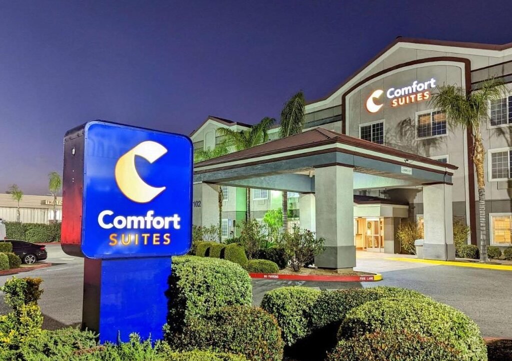 Budget Hotels in Fresno - Comfort Suites Fresno River Park ($115)